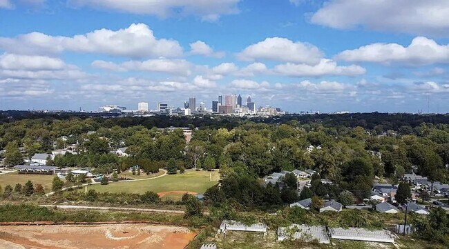 Building Photo - $400 Move In Special: Beautiful 2/4 Townhome in Grant Park Directly on the Atlanta BeltLine!