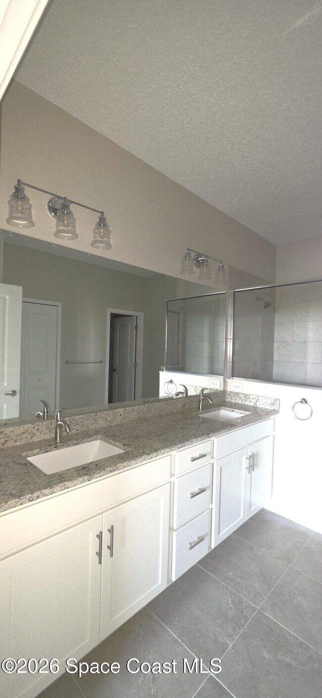 Building Photo - 3940 Playa Del Sol Dr
