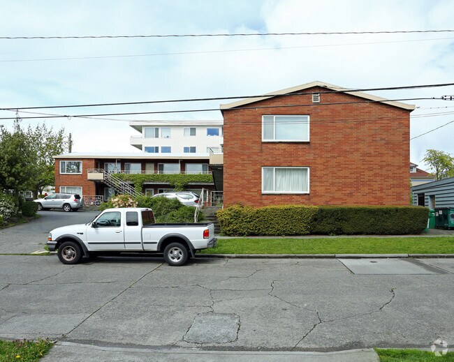 Building Photo - Pauline Apartment