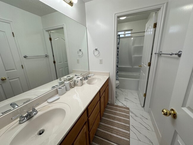 Building Photo - 2824 Ivory Way S