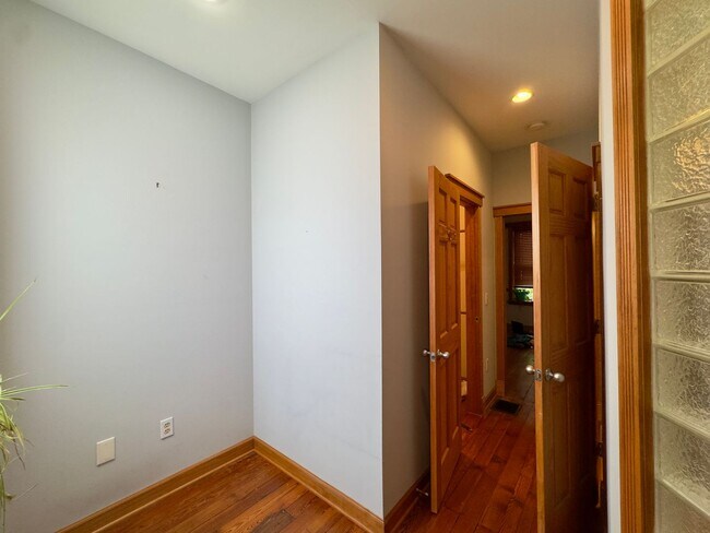 Building Photo - 5 E Randall St
