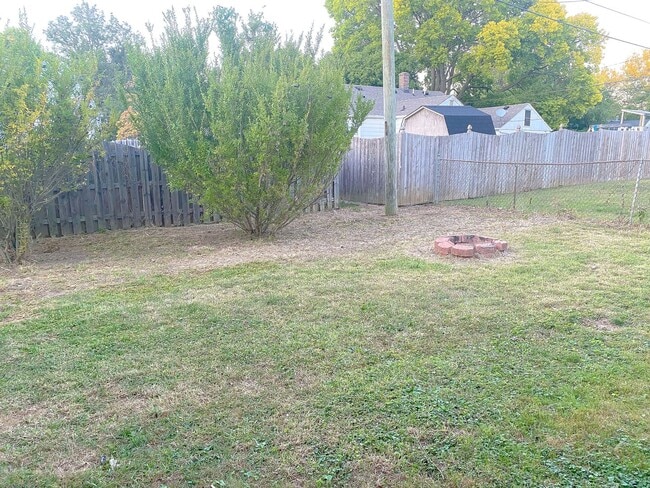 Building Photo - 2 bedroom 1 bath home
