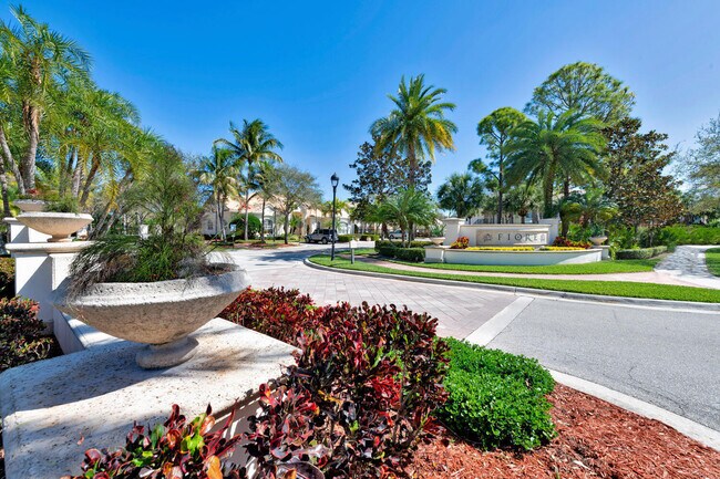 Building Photo - 5205 Myrtlewood Cir E