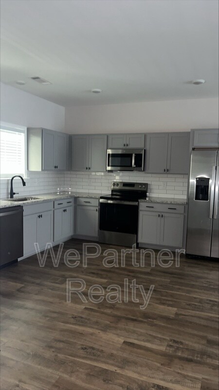 Building Photo - 100 Crest Pointe
