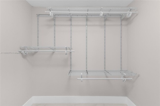 Building Photo - 1331 Lincoln Rd