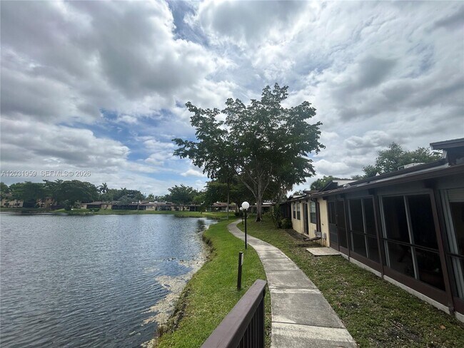 Building Photo - 322 Briarwood Cir