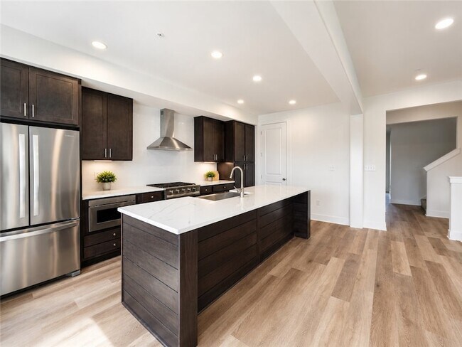 Building Photo - 307 Palisade Wy
