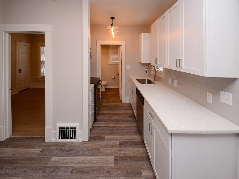 Building Photo - 2209 S 59th St