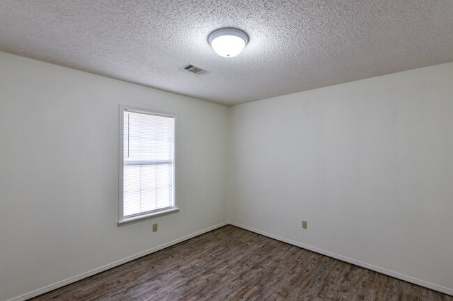 Building Photo - 107414 S 4770 Rd