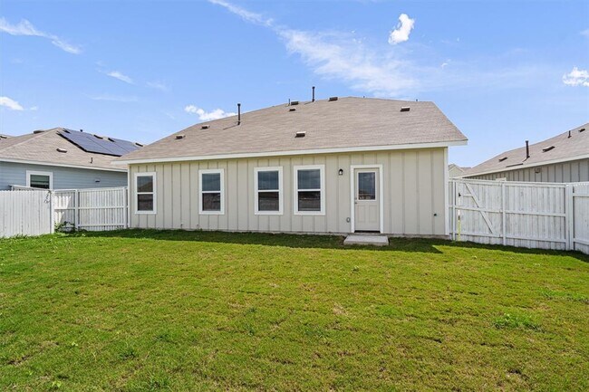 Building Photo - 621 Running Creek Dr