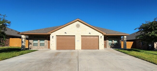 Primary Photo - Gorgeous 3 bed/2 bath in Trimmier Estates ...