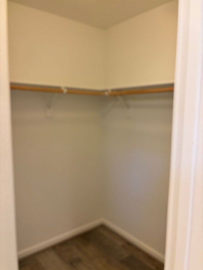 Building Photo - BEAUTIFUL, SPACIOUS,  4 BEDROOM, 2 BATHROO...
