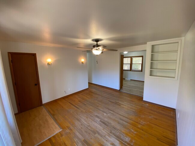 Building Photo - 4000 SE Mercier St