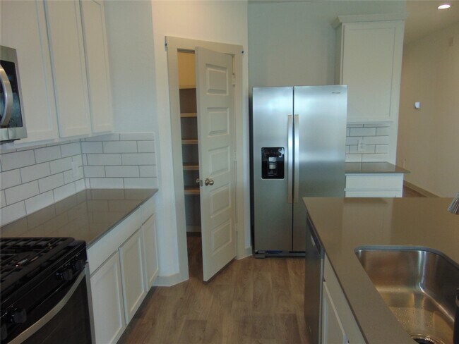 Building Photo - 6918 Morales Way