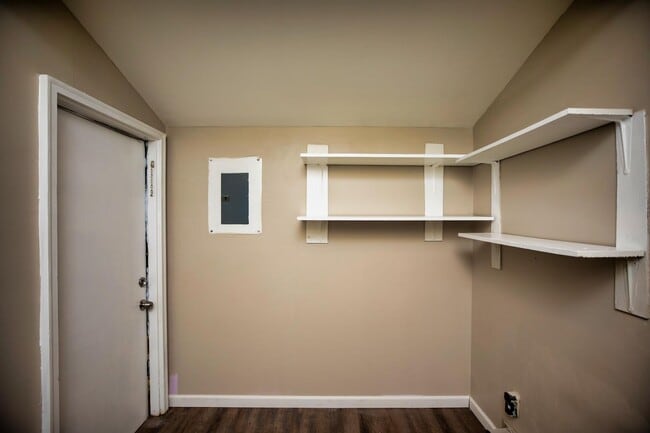 Building Photo - ** 3 bed 2 bath located in Dalraida ** Cal...
