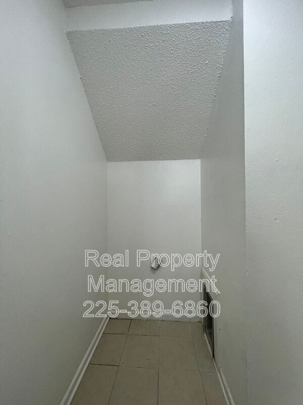 Building Photo - 1511 Cristy Dr