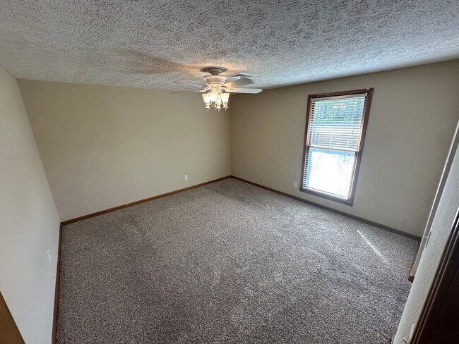 Building Photo - Single Family home in Greenhill Area!