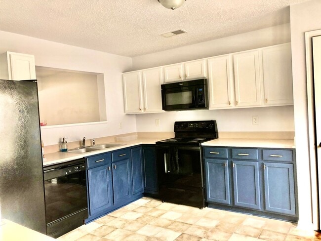 Building Photo - Beautiful Single Family Home | 3 BR/2.5BA |Open Layout + Prime Location