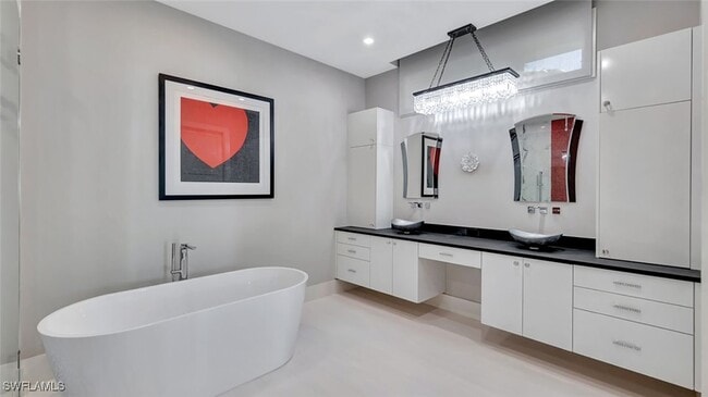 Building Photo - 739 5th Ave N