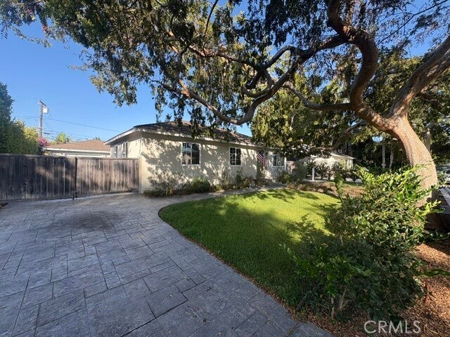 Building Photo - 223 Lillian Pl