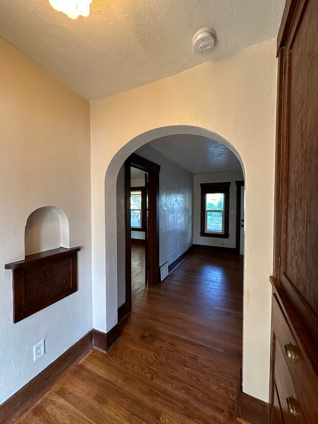 Building Photo - 1034 E Whitman St