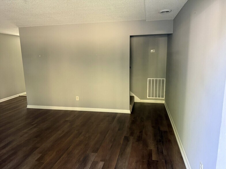 Living room - 132 Circle Dr