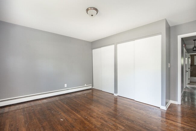 Building Photo - NICE RANCH IN AMHERST!