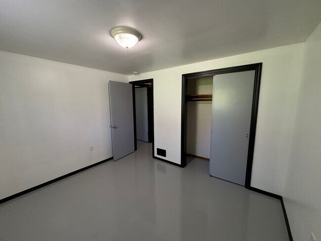 Building Photo - 114 Van Wyck Ave