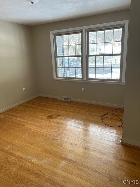 Building Photo - 4593 Brookhill Dr S