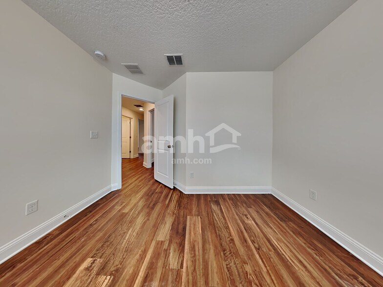 Building Photo - 653 Welcome Home Dr