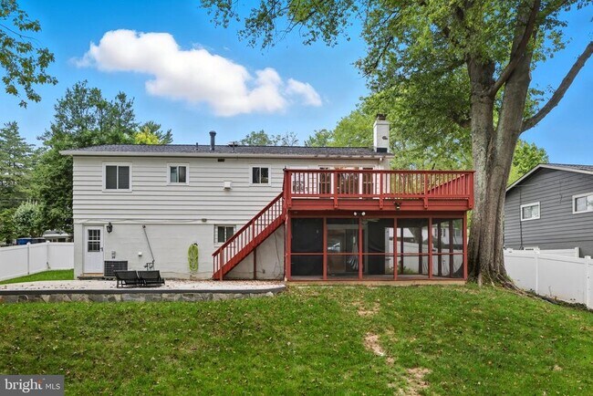 Building Photo - 5023 King Richard Dr