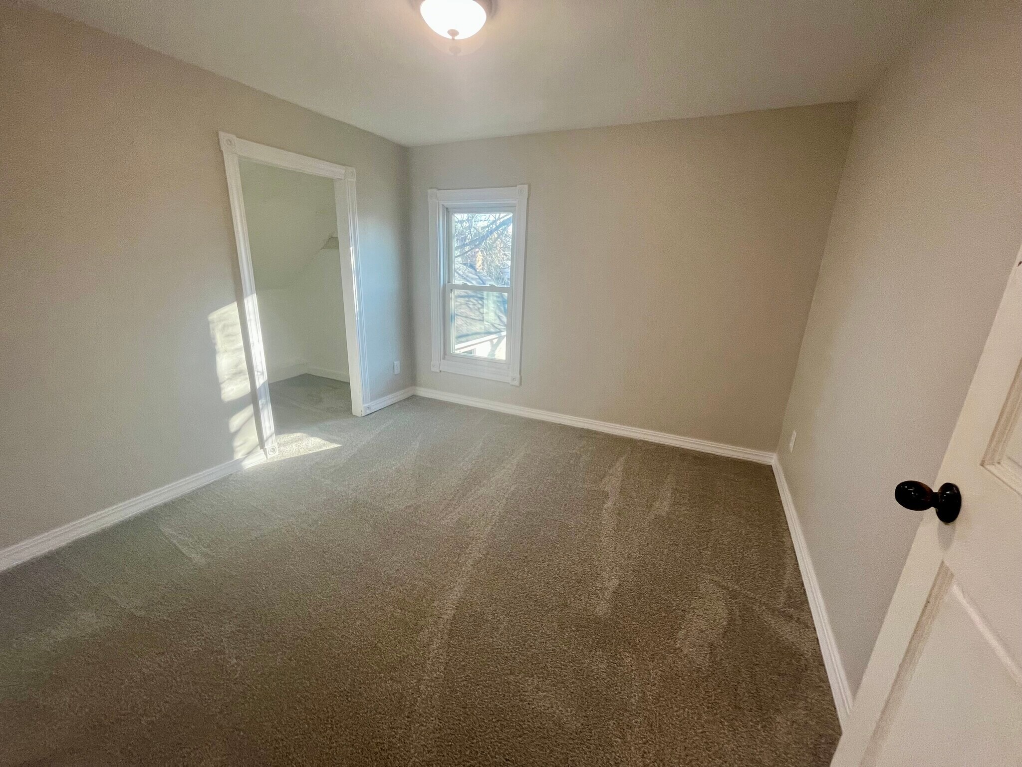 Building Photo - 817 W Packard St