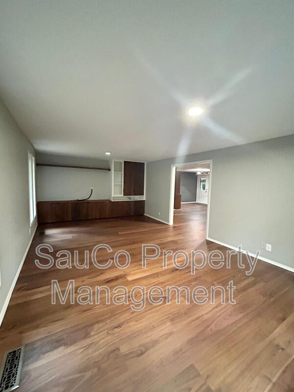 Building Photo - 515 SE 26th Ave