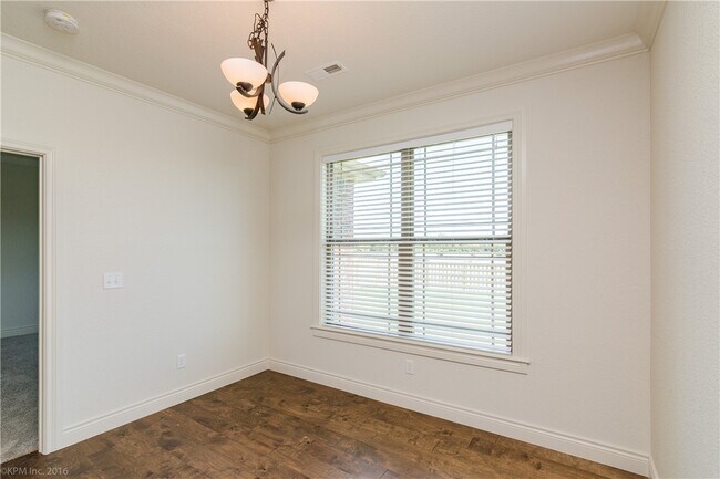 Building Photo - 1620 Sweetbriar Way