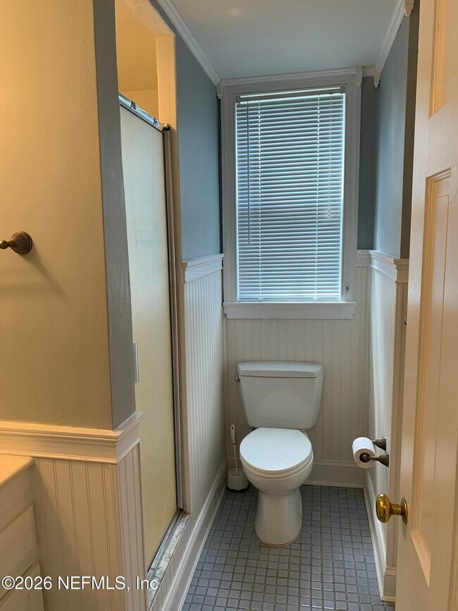 Building Photo - 842 Cedar St