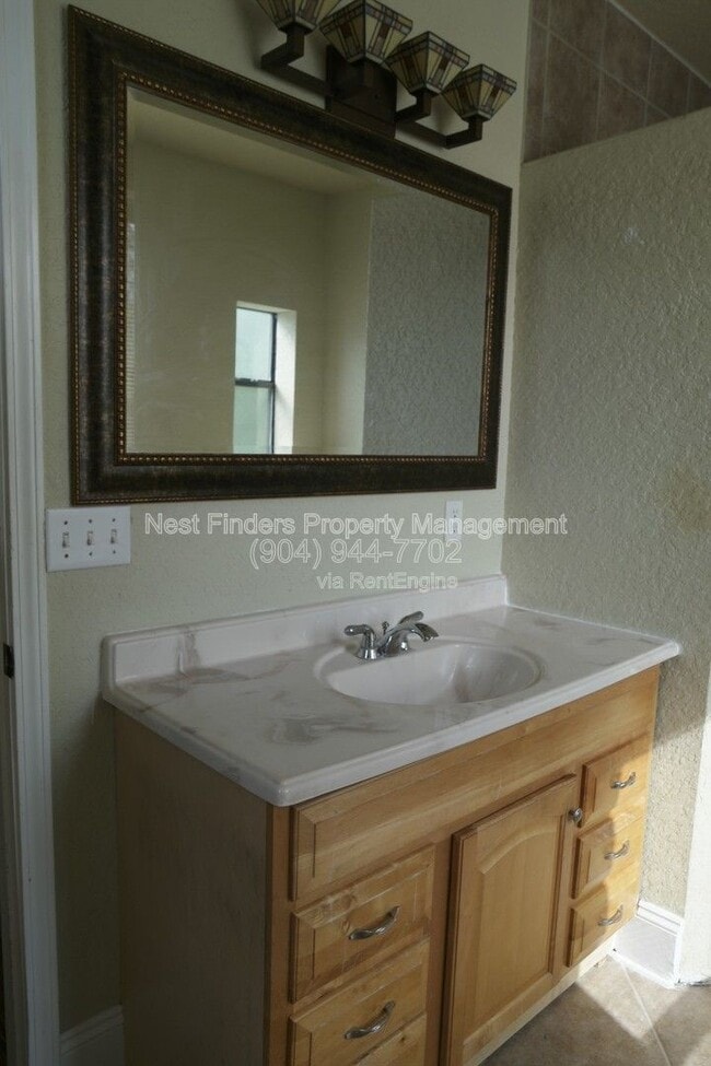 Building Photo - 757 King St