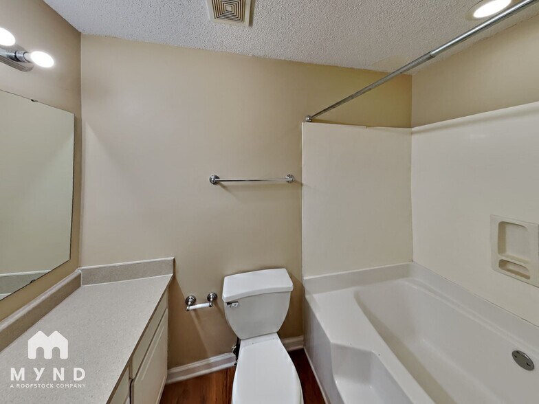 Building Photo - 11721 Long Forest Dr