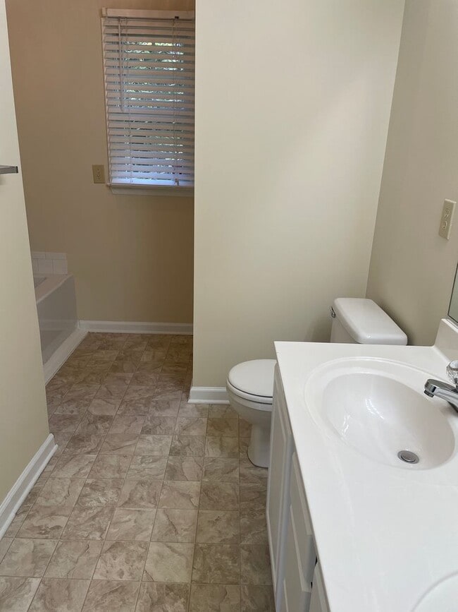 Building Photo - 4020 Selda Dr