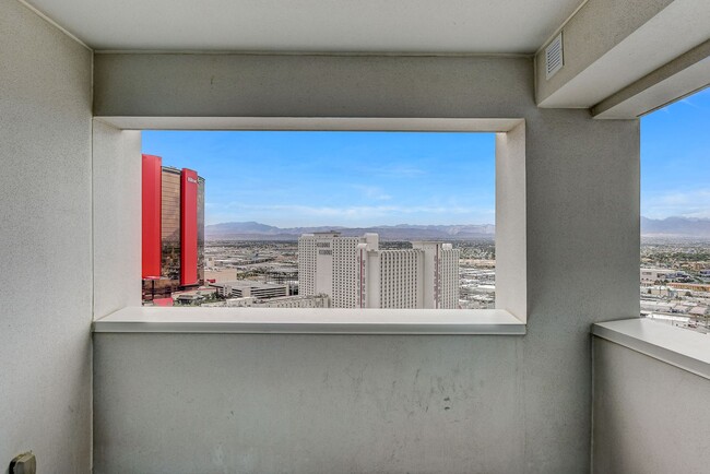 Building Photo - Sky Las Vegas-Strip/City/Red Rock Mtn View...