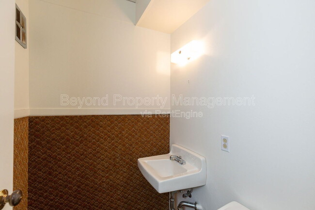 Building Photo - 6232 Merced Lake Ave