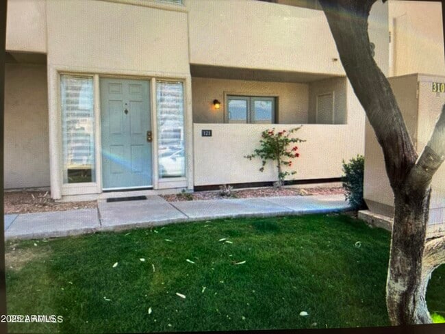 Primary Photo - 1820 E Morten Ave