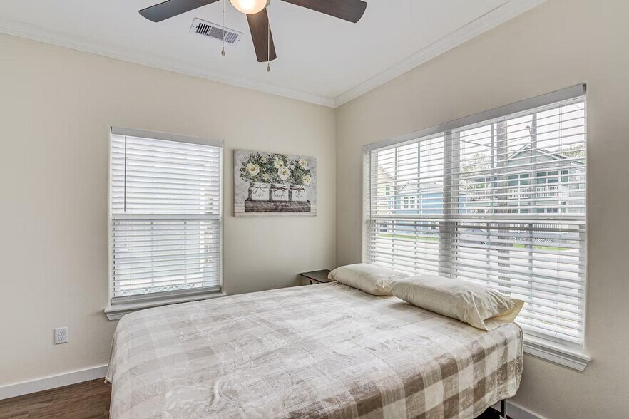 Building Photo - 1208 26th St