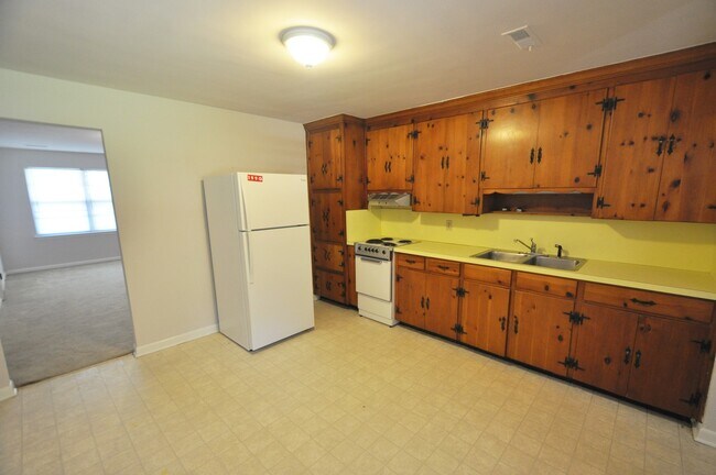 Building Photo - 2 Bedroom 1 Bath Duplex located in Hampton