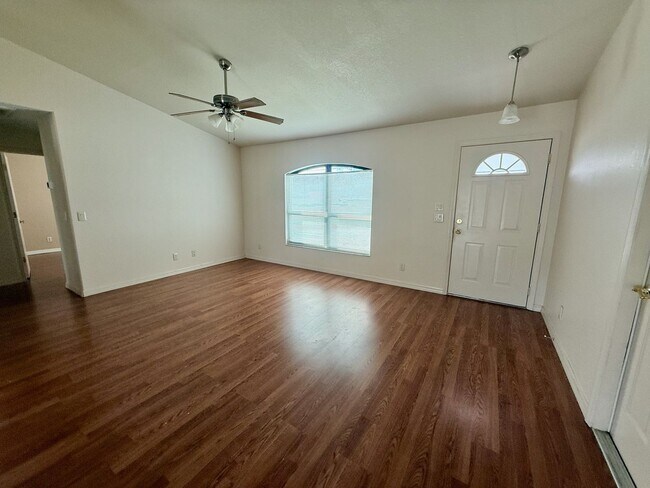 Building Photo - Beautifully updated 3BR/2BA home in a prime North Port location!
