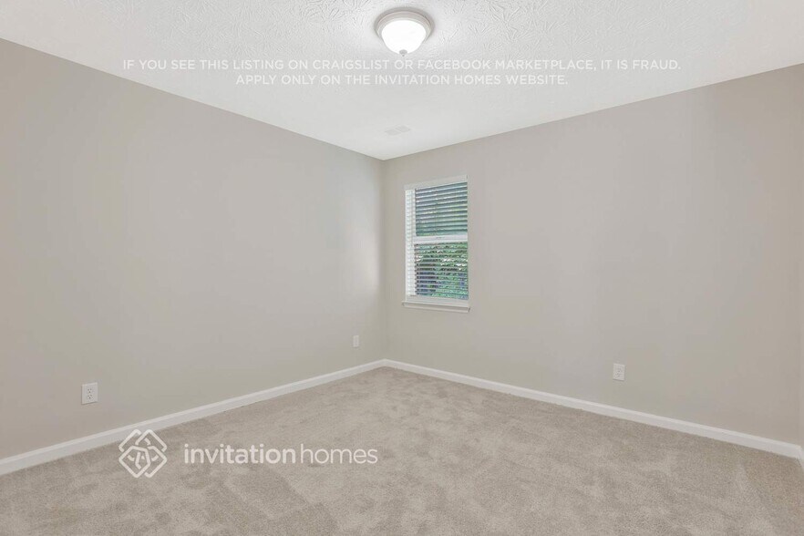 Building Photo - 690 Greenhedge Dr
