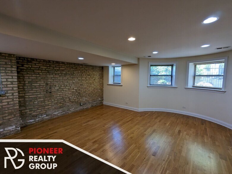 Building Photo - 2834 N Albany Ave