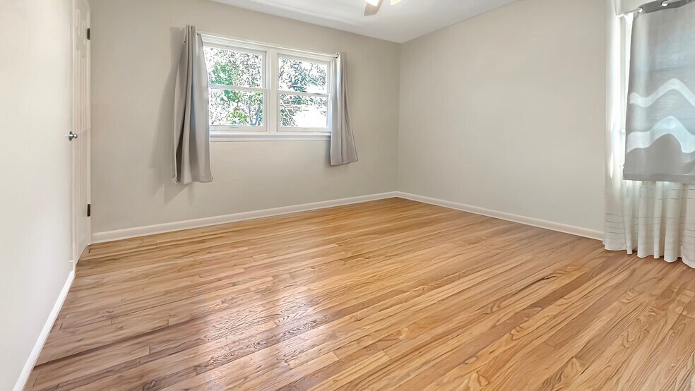 Building Photo - 106 6th Ave