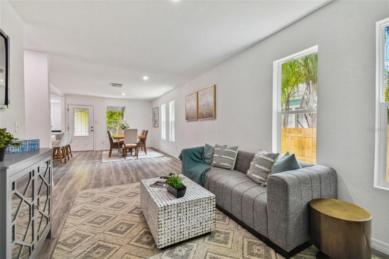 Building Photo - 908 E Cayuga St