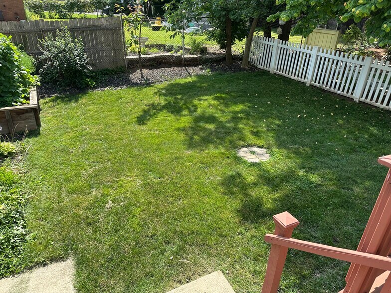 Backyard 1 - 4020 Elsmere Ave