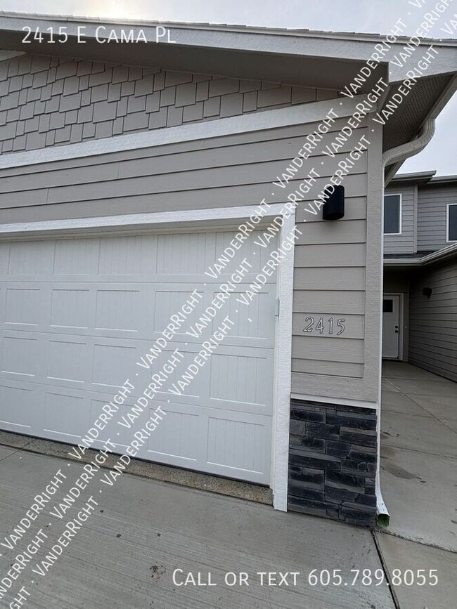Building Photo - 2415 Cama Pl